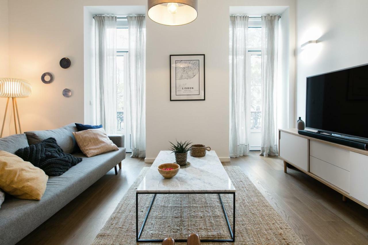 Urban Chic Apartment In The Heart Of Historic Lisbon Luaran gambar